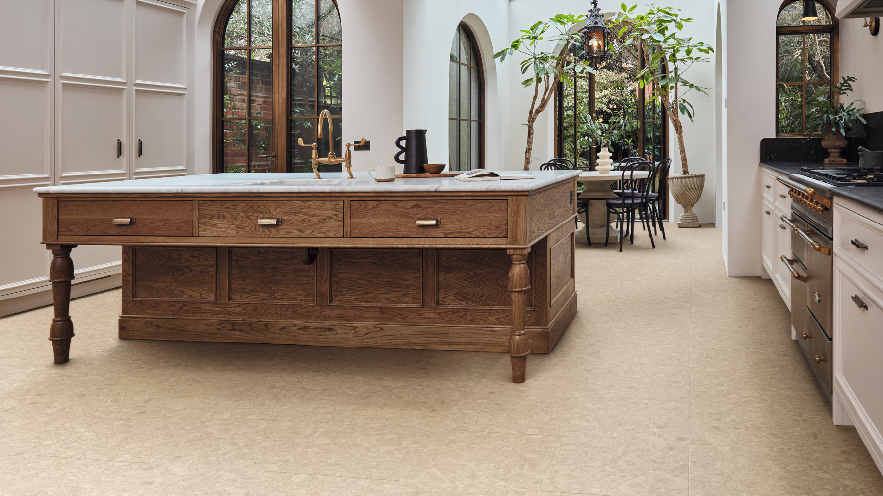 Sabbia Ceppo LM44 | AKP-LM44 in an open plan kitchen and dining space